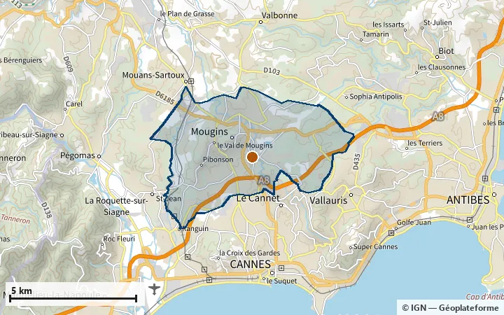 Plan de Mougins, avec les limites de la zone et son centre