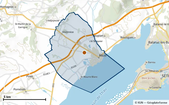 Plan de Mèze, avec les limites de la zone et son centre