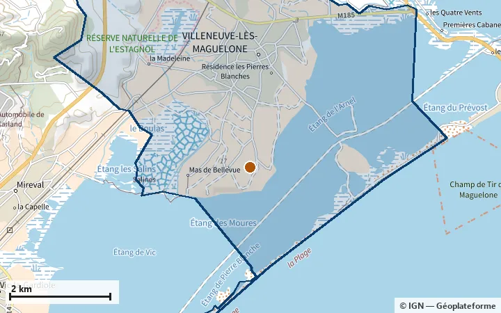 Plan de Villeneuve-lès-Maguelone, avec les limites de la zone et son centre