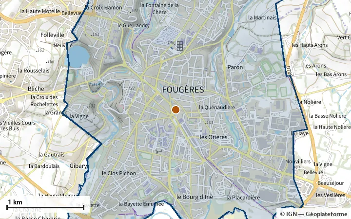 Plan de Fougères, avec les limites de la zone et son centre