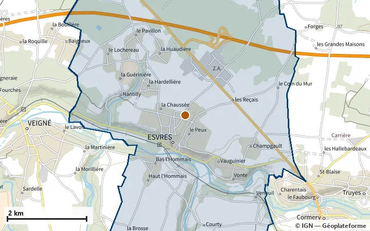 Plan d'Esvres, avec les limites de la zone et son centre