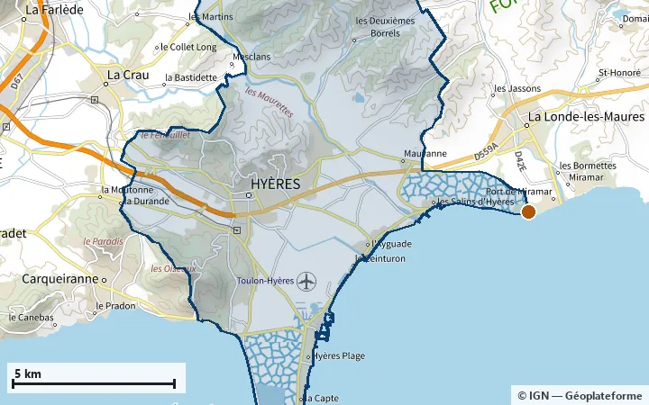 Plan d'Hyères, avec les limites de la zone et son centre