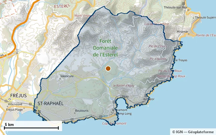 Plan de Saint-Raphaël, avec les limites de la zone et son centre