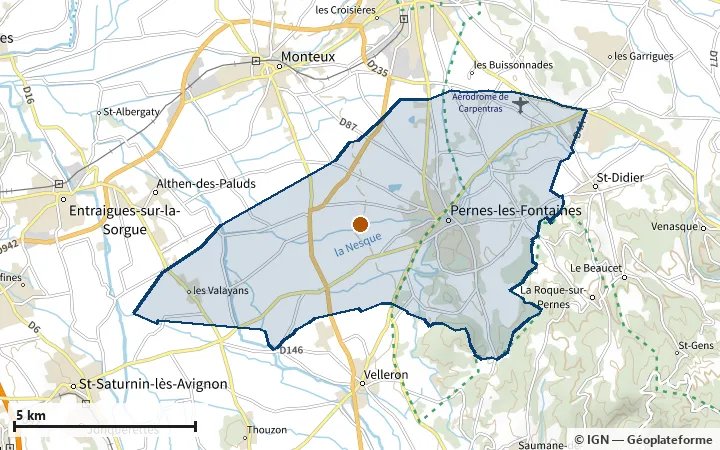 Plan de Pernes-les-Fontaines, avec les limites de la zone et son centre